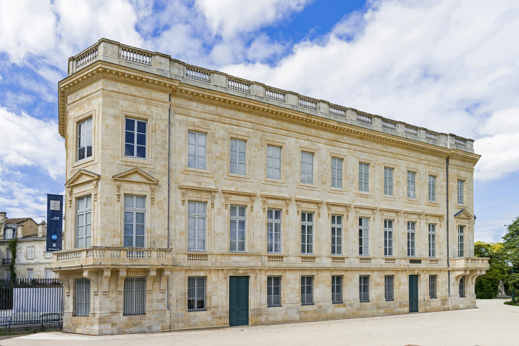 L'exposition Chantier est à découvrir au sous-sol du Musée d'histoire naturelle de Bordeaux - sciences et nature. Elle montre les coulisses du chantier et le propos scientifique qu'est la place de l'homme dans la nature et la nature vue par les hommes. 