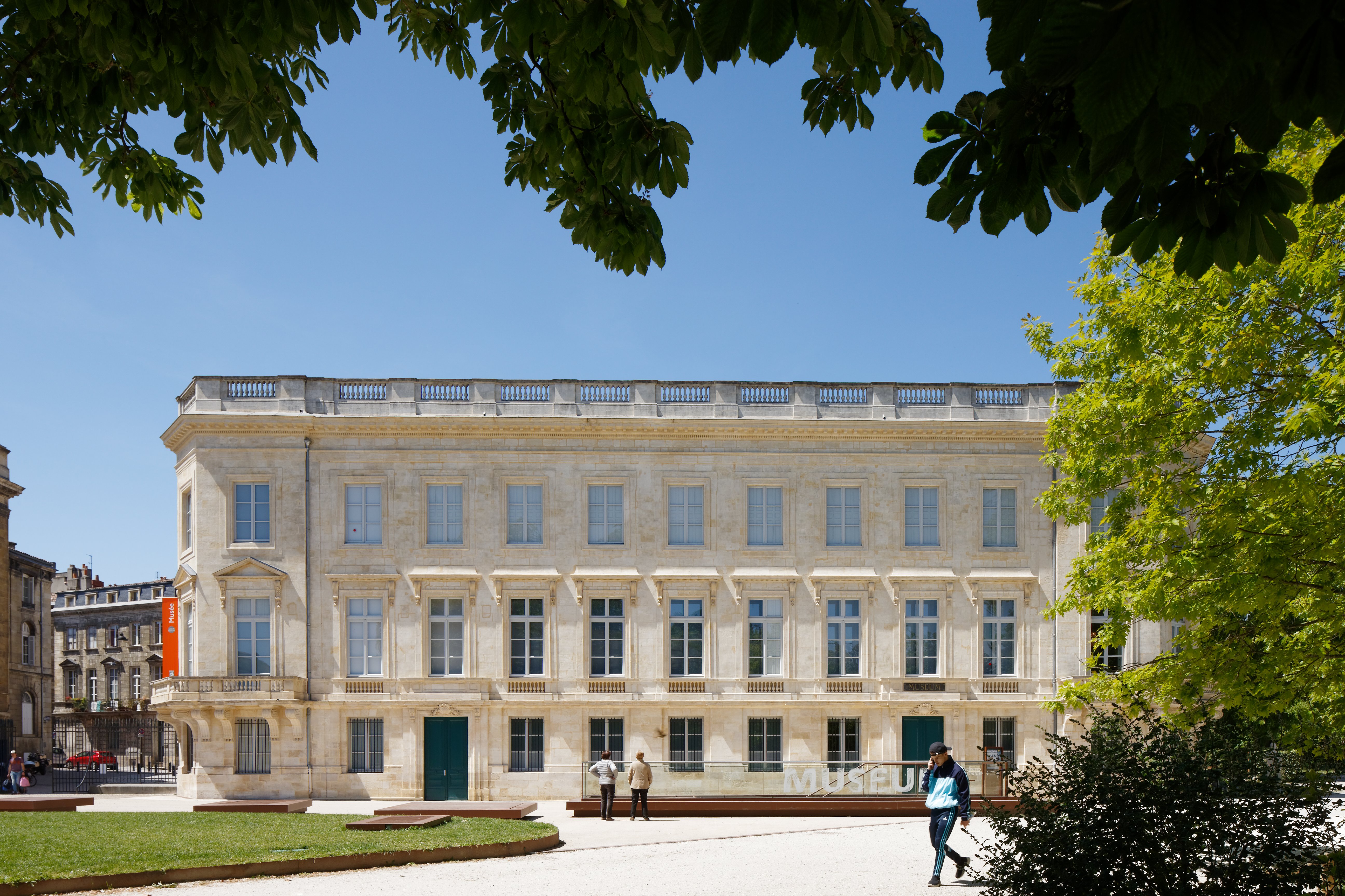 Parvis du Muséum de Bordeaux - sciences et nature